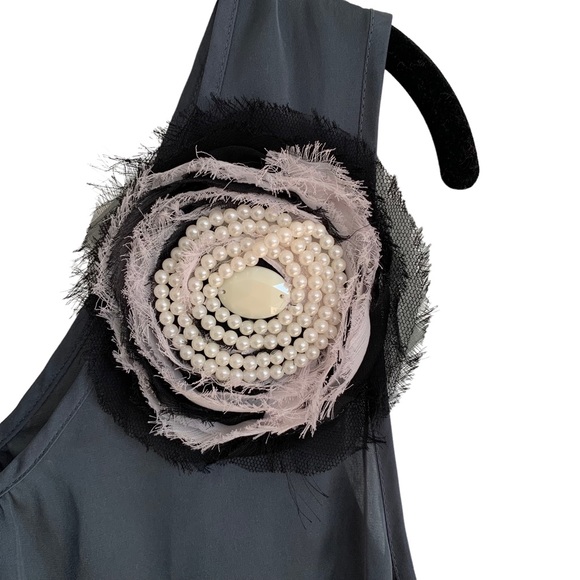 Lilly Lou Sleeveless Lightweight Blouse Raw Edge Fabric & Pearl Rosette G Size L - Picture 2 of 8